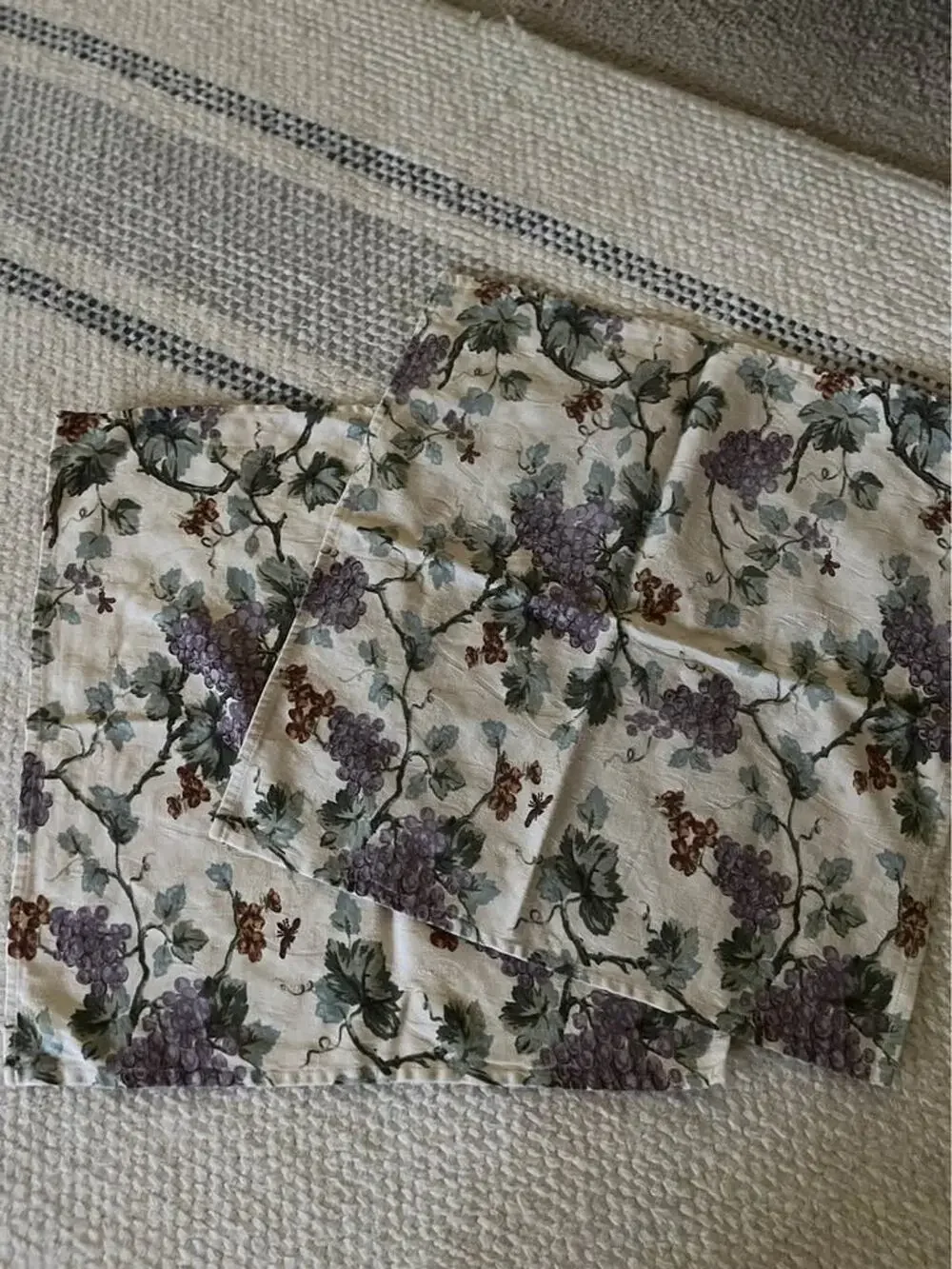 Set of 2 Waverly Garden Room Table Napkins Cotton India Grapes Vineyard Cottage